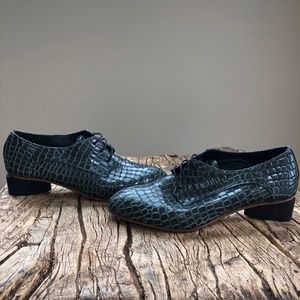 Vero Cuoio lace up flats!